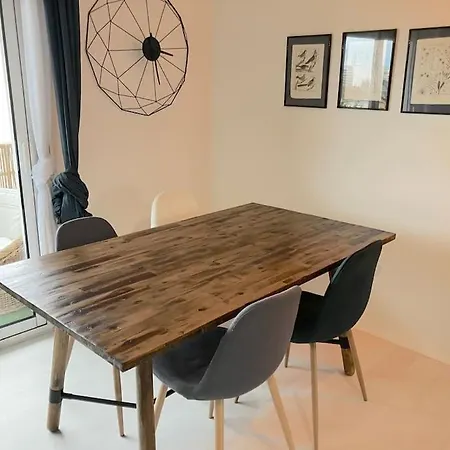 Apartment 2-bedroom With Free Parking *