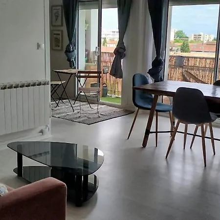 2-bedroom With Free Parking Apartment Bordeaux